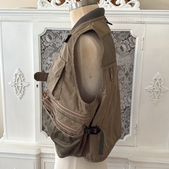 Orvis Made in USA Sporting Vest - Picture 9 of 13